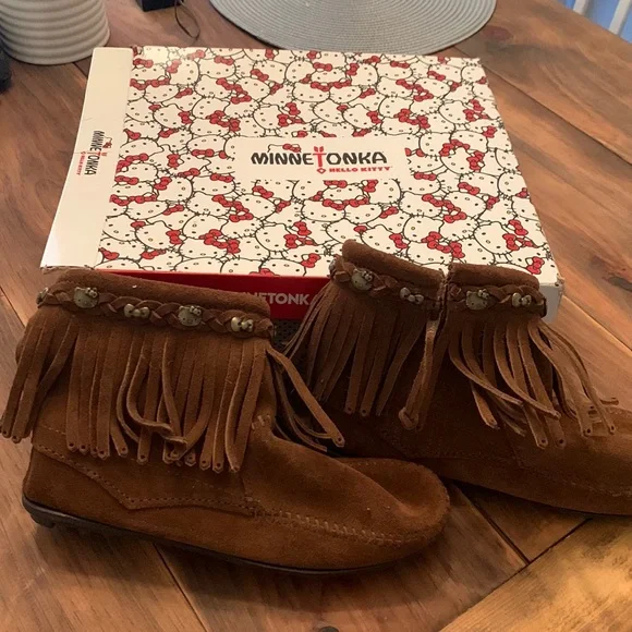 Minnetonka Shoes Nib Minnetonka Hello Kitty Booties Poshmark
